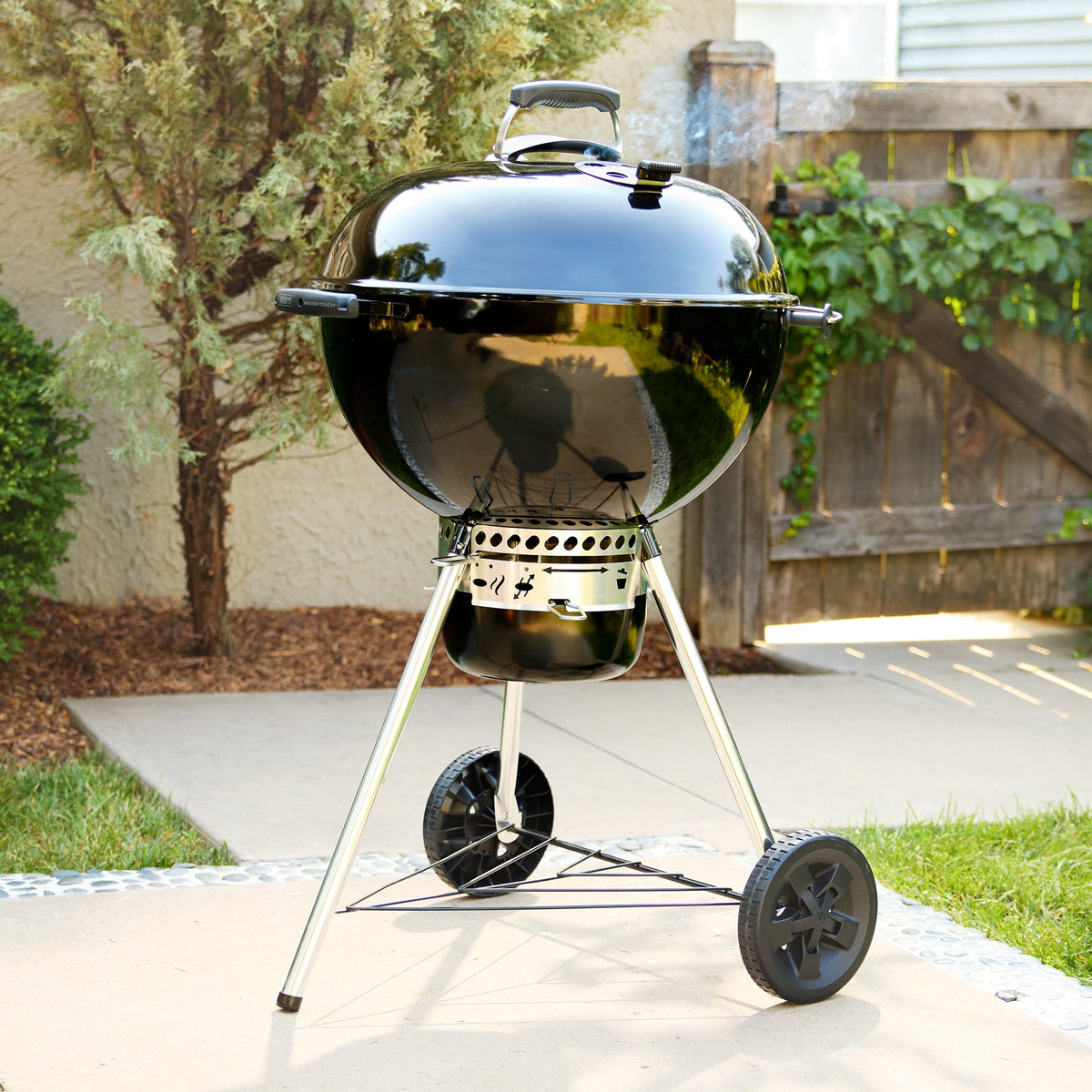 Weber 22” Master-Touch™ Charcoal Grill product view 1