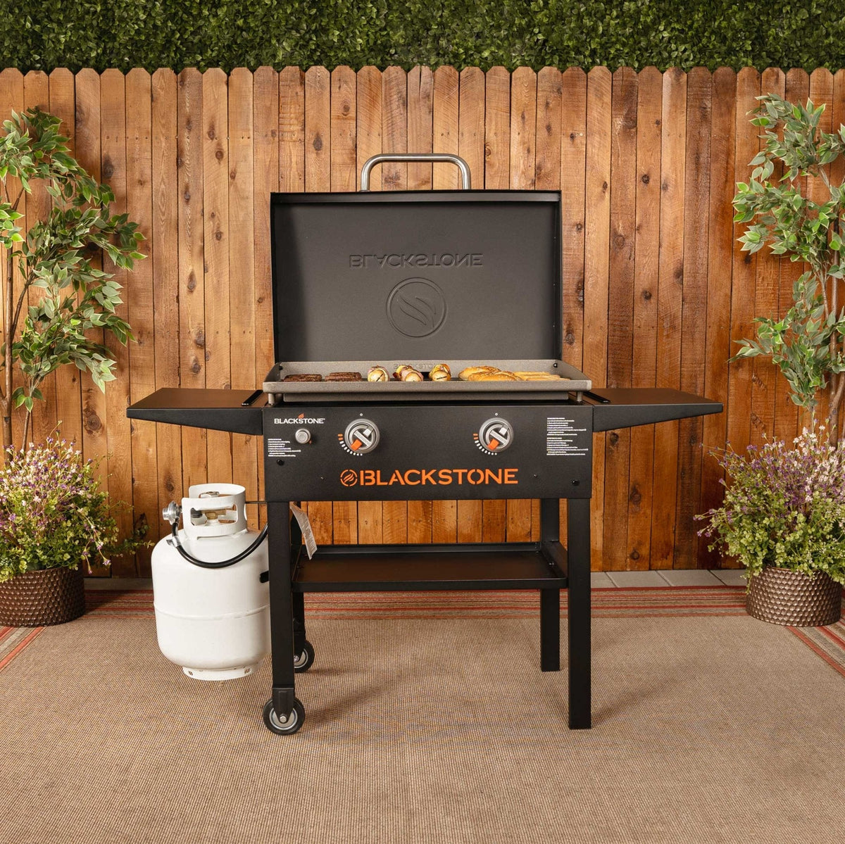 Blackstone 28" Griddle with Hood product view 1