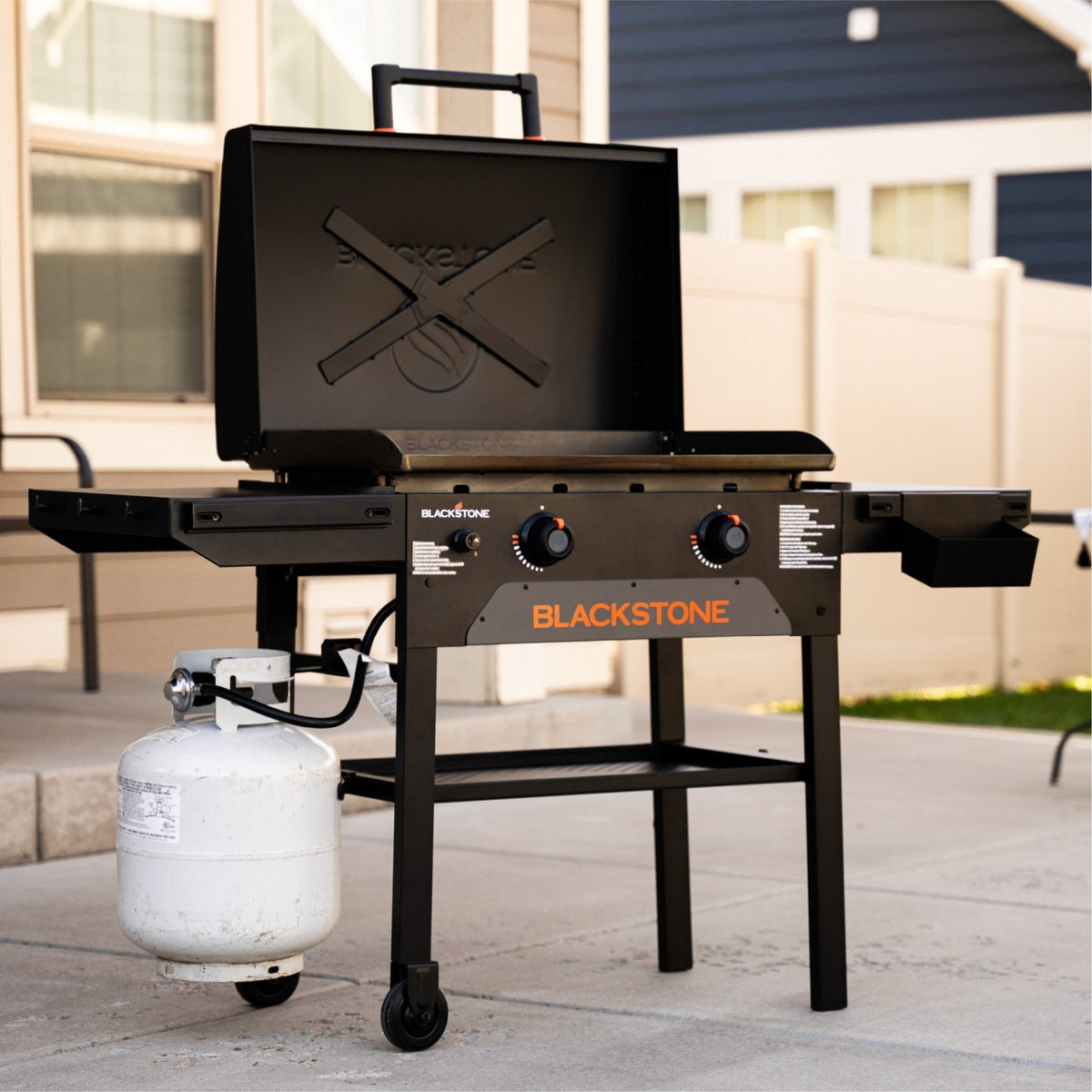Blackstone 28" Griddle with Hood product view 1