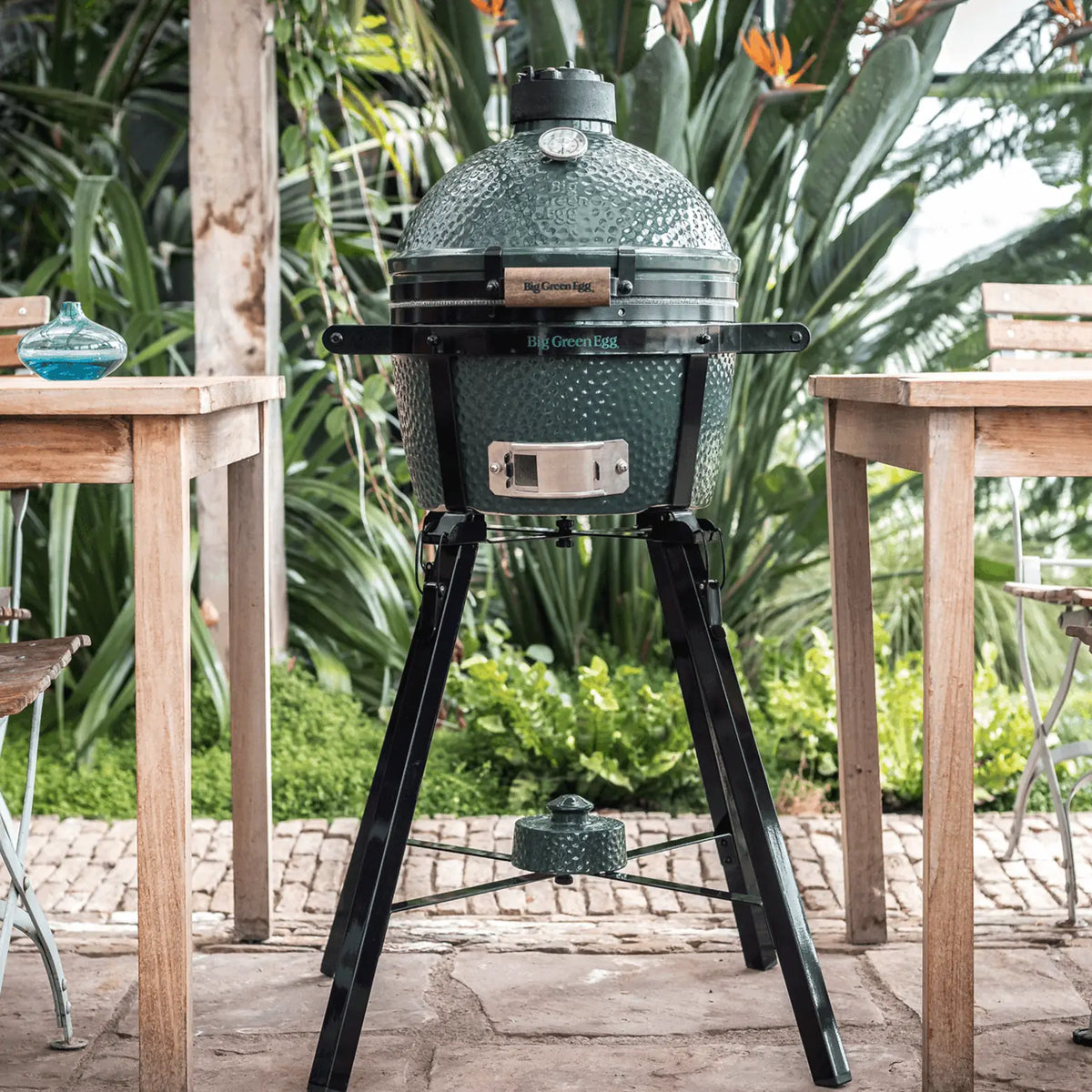 Big Green Egg MiniMax Big Green Egg with Nest and Acacia Mates Package product view 3