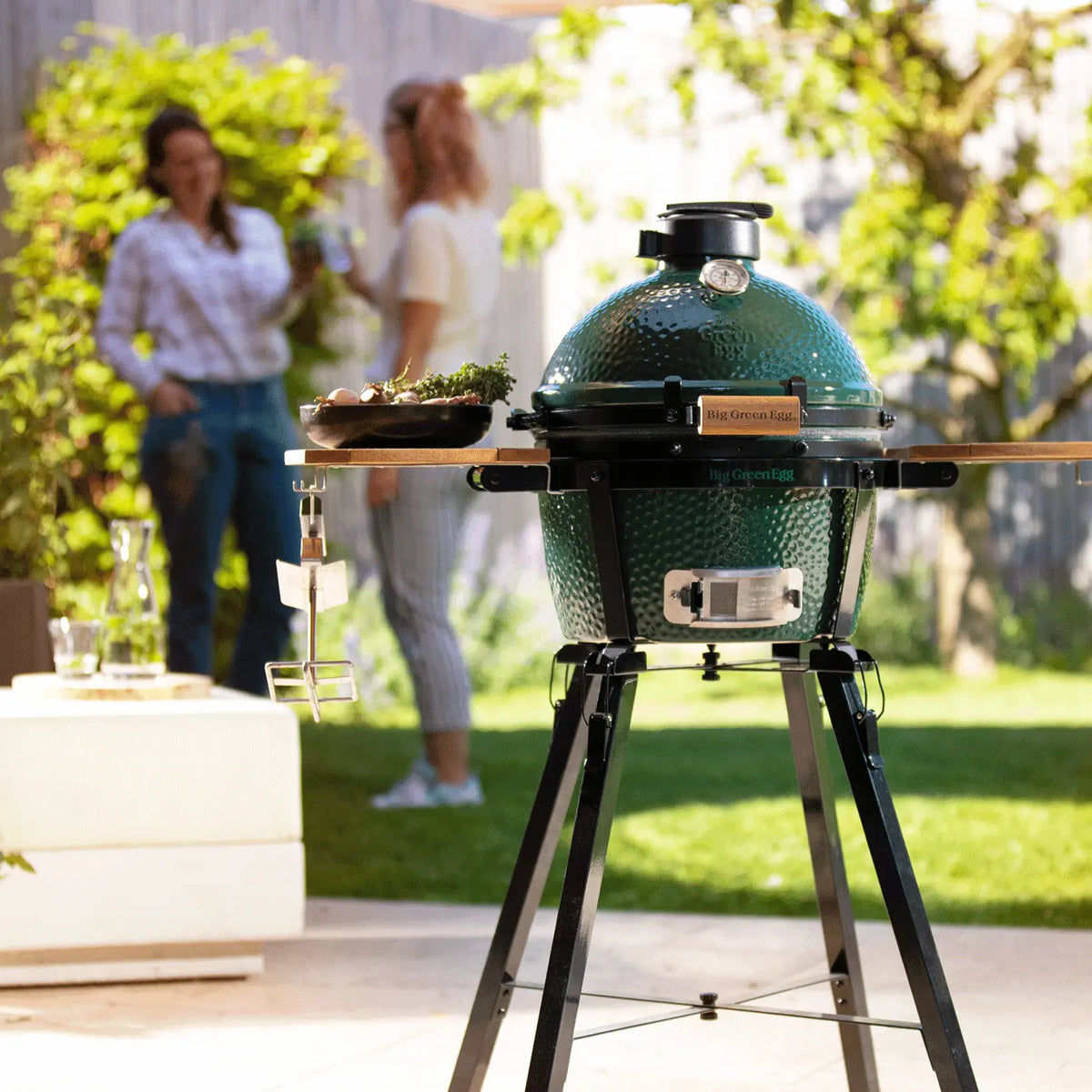 Big Green Egg MiniMax Big Green Egg with Nest and Acacia Mates Package product view 4