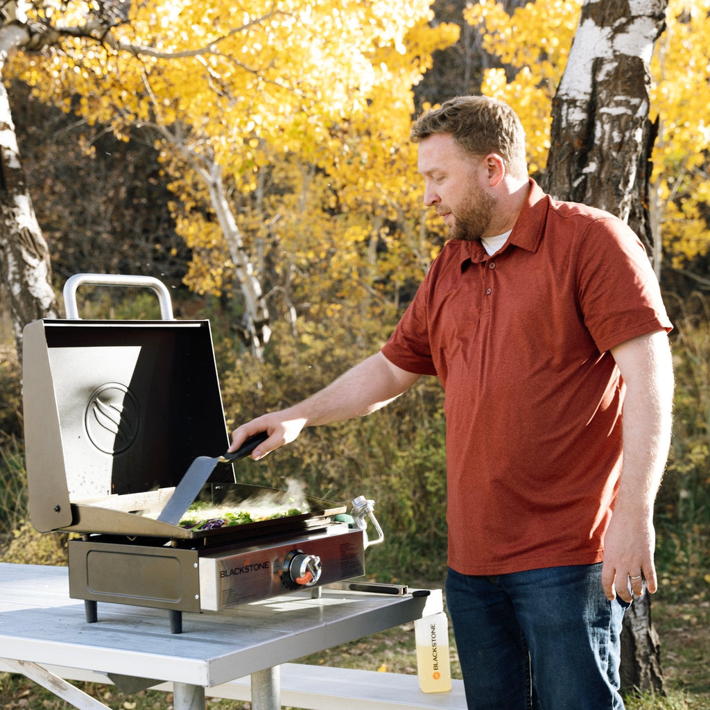 Blackstone Original 17” Tabletop Griddle with Hood product view 3