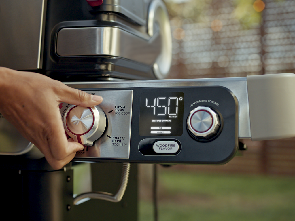 Ninja FlexFlame PG301 outdoor cooking feature